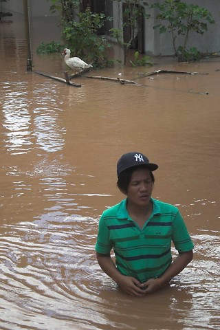 Nai surveying flood